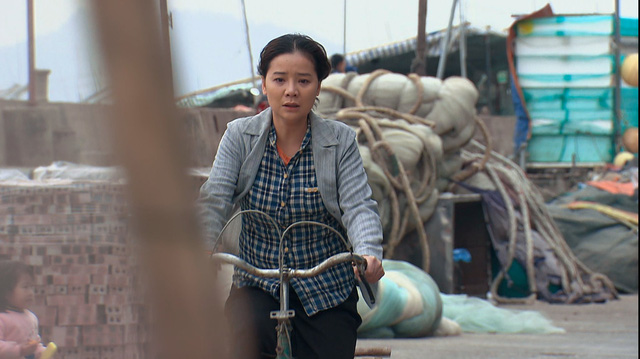 Hương vị tình thân tập 1: Nam Phương bị mẹ nuôi vứt bỏ ở chợ - 6 Hương vị tình thân tập 1: Nam Phương bị mẹ nuôi vứt bỏ ở chợ - 6