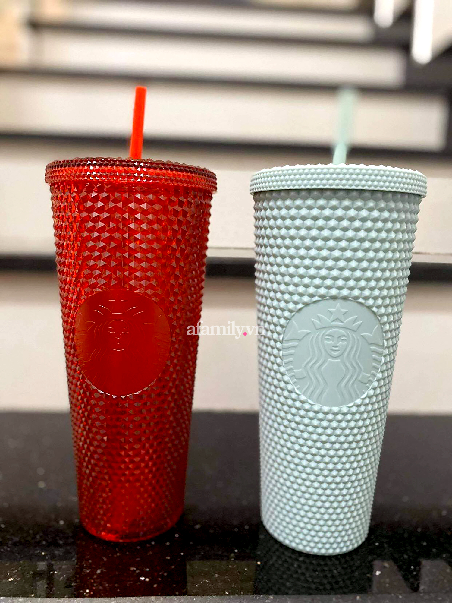 Ngã ngửa vì hiện tượng 'đầu cơ' ly Starbucks, giá tăng chóng mặt một cách khó hiểu khi mua 1 triệu - bán lại tận 20 TRIỆU cho 2 CHIẾC LY BẰNG NHỰA cũng 'cháy hàng'! - 3 Ngã ngửa vì hiện tượng 'đầu cơ' ly Starbucks, giá tăng chóng mặt một cách khó hiểu khi mua 1 triệu - bán lại tận 20 TRIỆU cho 2 CHIẾC LY BẰNG NHỰA cũng 'cháy hàng'! - 3