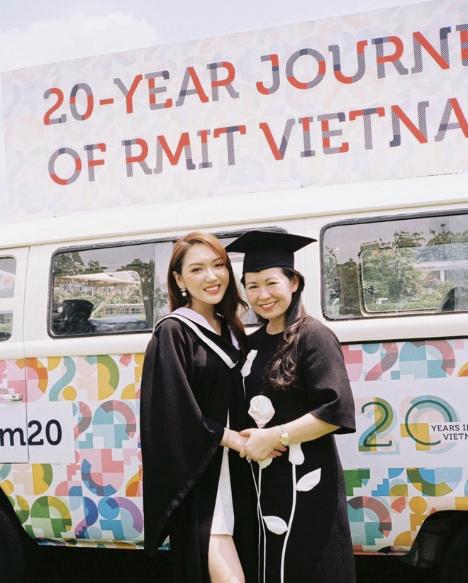 'Tiểu thư lâu đài trắng' Chloe Nguyễn tốt nghiệp Đại học RMIT, bóc lại điều fan lầm tưởng khi theo học ngành tiền tỷ - 1 'Tiểu thư lâu đài trắng' Chloe Nguyễn tốt nghiệp Đại học RMIT, bóc lại điều fan lầm tưởng khi theo học ngành tiền tỷ - 1