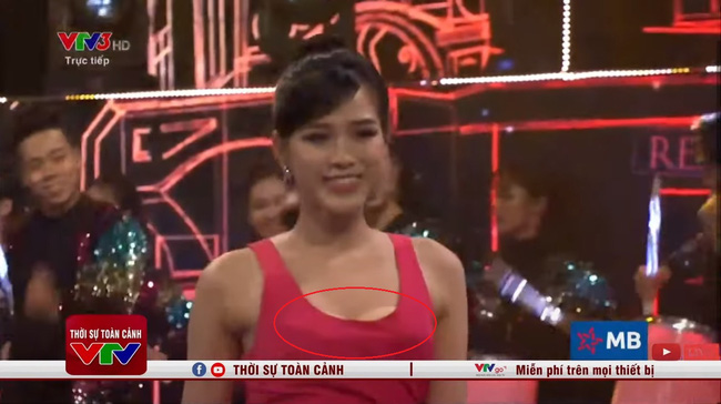 Vợ Phan Mạnh Quỳnh lộ miếng lót ngực khi diện váy cưới: Lỗi vặt vãnh mà rất nhiều cô dâu hay mắc phải - 13 Vợ Phan Mạnh Quỳnh lộ miếng lót ngực khi diện váy cưới: Lỗi vặt vãnh mà rất nhiều cô dâu hay mắc phải - 13