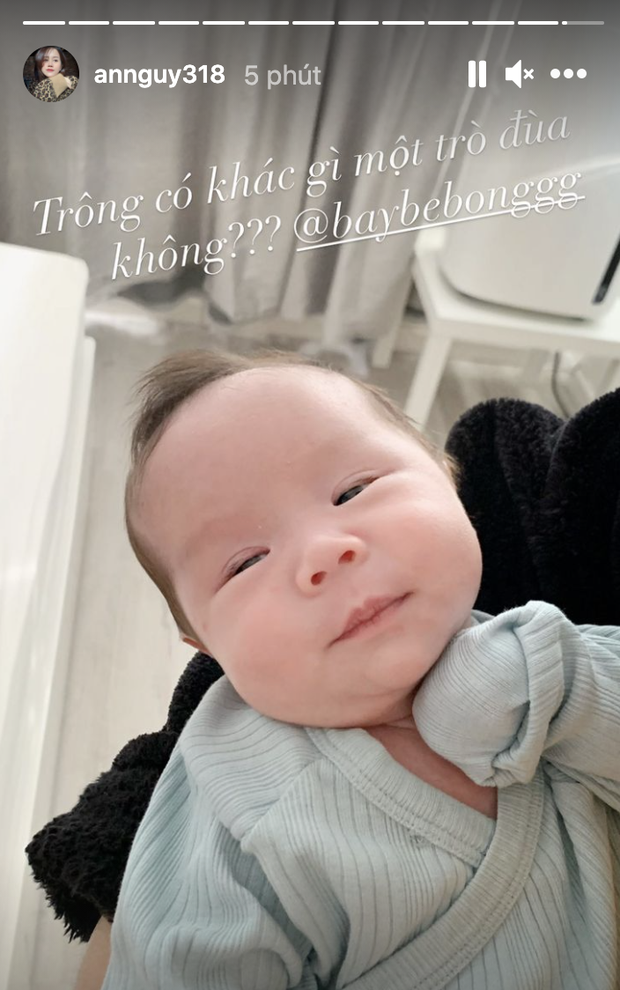 An Nguy xem ảnh em bé nhà người ta thấy cute quá, nhìn sang bé nhà mình cười liền cảm thán: Như một trò đùa! - 5 An Nguy xem ảnh em bé nhà người ta thấy cute quá, nhìn sang bé nhà mình cười liền cảm thán: Như một trò đùa! - 5