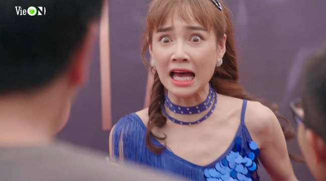 Nhã Phương gây sốc với vóc dáng 'cò hương', gân cổ nổi chằng chịt trong cảnh nhảy múa gợi cảm ở "Cây táo nở hoa" - 4 Nhã Phương gây sốc với vóc dáng 'cò hương', gân cổ nổi chằng chịt trong cảnh nhảy múa gợi cảm ở "Cây táo nở hoa" - 4