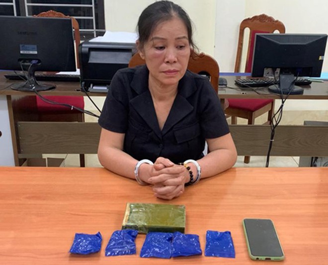 'Nữ quái' cất giấu tinh vi 1 bánh heroin và 1.000 viên ma túy tổng hợp 'Nữ quái' cất giấu tinh vi 1 bánh heroin và 1.000 viên ma túy tổng hợp
