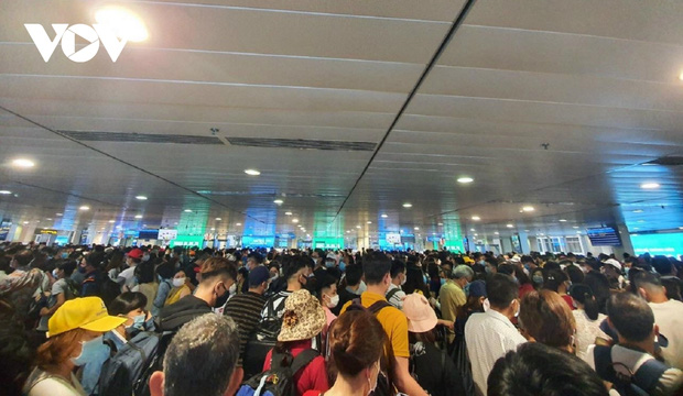 Họp khẩn bàn giải pháp xử lý ùn tắc tại sân bay Tân Sơn Nhất Họp khẩn bàn giải pháp xử lý ùn tắc tại sân bay Tân Sơn Nhất