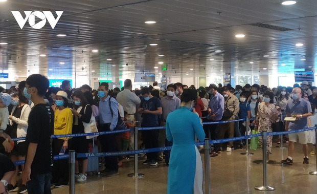 Họp khẩn bàn giải pháp xử lý ùn tắc tại sân bay Tân Sơn Nhất - 1 Họp khẩn bàn giải pháp xử lý ùn tắc tại sân bay Tân Sơn Nhất - 1