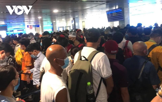 Họp khẩn bàn giải pháp xử lý ùn tắc tại sân bay Tân Sơn Nhất - 2 Họp khẩn bàn giải pháp xử lý ùn tắc tại sân bay Tân Sơn Nhất - 2