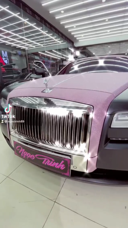 Ngọc Trinh vừa khoe Roll Royce 30 tỷ, Nathan Lee chê 'cái xe nhìn rẻ tiền như nữ hoàng sống ảo', thách 8 giờ tối nay ra đua xe cùng Lý Nhã Kỳ - 3 Ngọc Trinh vừa khoe Roll Royce 30 tỷ, Nathan Lee chê 'cái xe nhìn rẻ tiền như nữ hoàng sống ảo', thách 8 giờ tối nay ra đua xe cùng Lý Nhã Kỳ - 3