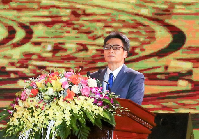 Biển người chen nhau xem bắn pháo hoa Năm Du lịch Quốc gia 2021 - 7 Biển người chen nhau xem bắn pháo hoa Năm Du lịch Quốc gia 2021 - 7