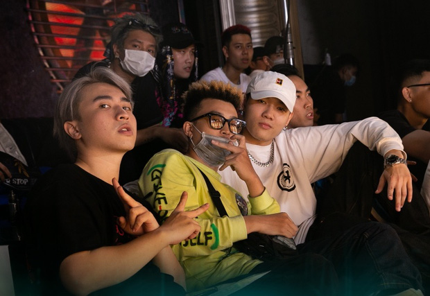 Dàn thí sinh Rap Việt mùa 1 tại casting Rap Việt miền Bắc: Kẻ đến tranh tài, người đi cổ vũ hội anh em - 4 Dàn thí sinh Rap Việt mùa 1 tại casting Rap Việt miền Bắc: Kẻ đến tranh tài, người đi cổ vũ hội anh em - 4