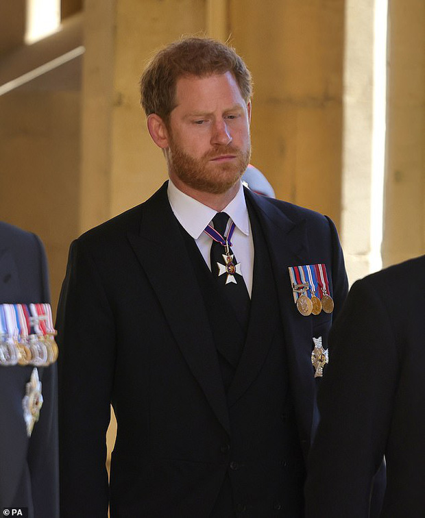 Hoàng tử Harry tức tốc về Mỹ với Meghan ngay trong ngày sinh nhật của Nữ hoàng, loạt hành động sau tang lễ Hoàng thân Philip gây thất vọng - 2 Hoàng tử Harry tức tốc về Mỹ với Meghan ngay trong ngày sinh nhật của Nữ hoàng, loạt hành động sau tang lễ Hoàng thân Philip gây thất vọng - 2