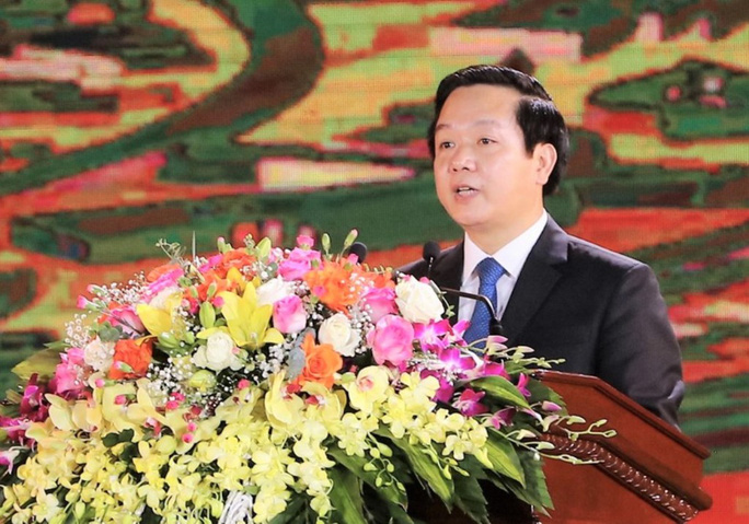 Biển người chen nhau xem bắn pháo hoa Năm Du lịch Quốc gia 2021 - 6 Biển người chen nhau xem bắn pháo hoa Năm Du lịch Quốc gia 2021 - 6