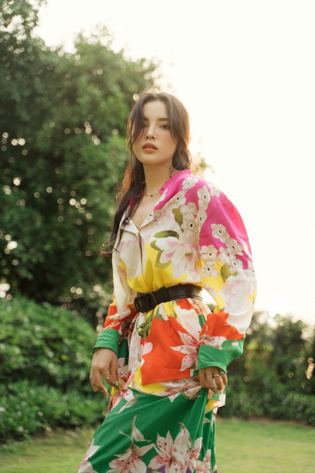 Kỳ Duyên hóa 'nàng thơ' đẹp ngẩn ngơ, lâu rồi mới thấy nàng Hậu nhẹ nhàng và ngọt ngào đến thế - 5 Kỳ Duyên hóa 'nàng thơ' đẹp ngẩn ngơ, lâu rồi mới thấy nàng Hậu nhẹ nhàng và ngọt ngào đến thế - 5