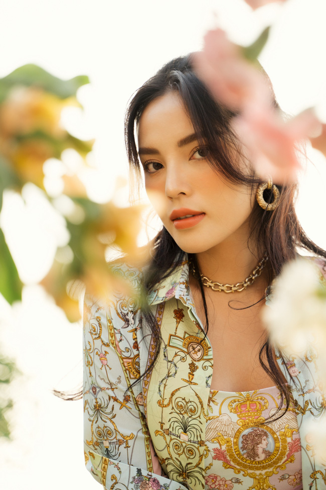 Kỳ Duyên hóa 'nàng thơ' đẹp ngẩn ngơ, lâu rồi mới thấy nàng Hậu nhẹ nhàng và ngọt ngào đến thế - 4 Kỳ Duyên hóa 'nàng thơ' đẹp ngẩn ngơ, lâu rồi mới thấy nàng Hậu nhẹ nhàng và ngọt ngào đến thế - 4