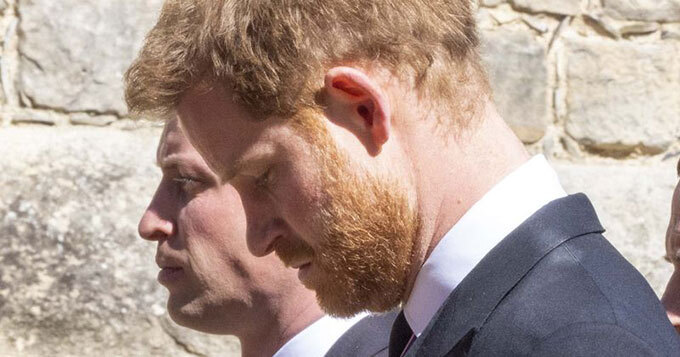 Harry 'sợ' nhìn vào mắt William Harry 'sợ' nhìn vào mắt William