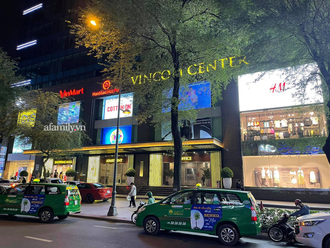 Hài hước với màn 'Đại chiến siêu xe' của Ngọc Trinh - Nathan Lee: Tưởng hẹn nhau hoành tráng, giờ chỉ còn lác đác vài người qua lại - 1 Hài hước với màn 'Đại chiến siêu xe' của Ngọc Trinh - Nathan Lee: Tưởng hẹn nhau hoành tráng, giờ chỉ còn lác đác vài người qua lại - 1