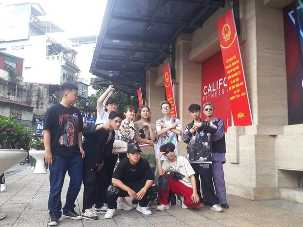 Dàn thí sinh Rap Việt mùa 1 tại casting Rap Việt miền Bắc: Kẻ đến tranh tài, người đi cổ vũ hội anh em - 5 Dàn thí sinh Rap Việt mùa 1 tại casting Rap Việt miền Bắc: Kẻ đến tranh tài, người đi cổ vũ hội anh em - 5