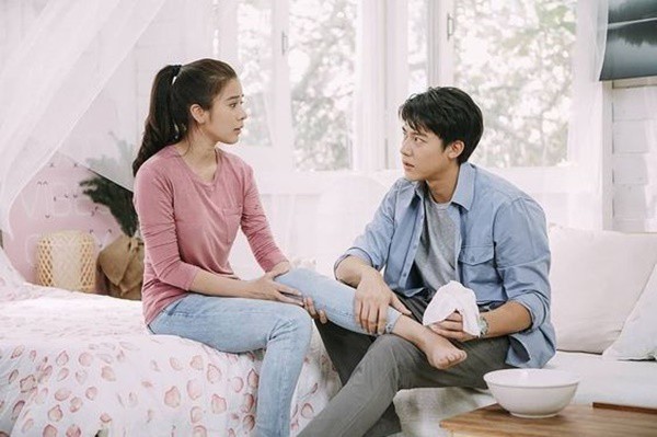 Đêm tân hôn nghe tiếng gõ cửa khe khẽ, tôi khiếp hãi nghe lời mẹ chồng thì thầm Đêm tân hôn nghe tiếng gõ cửa khe khẽ, tôi khiếp hãi nghe lời mẹ chồng thì thầm