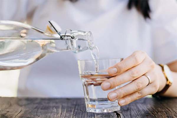 Lý do nhiều người vừa uống nước đã khát Lý do nhiều người vừa uống nước đã khát