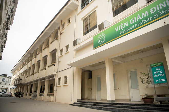 Vì sao Bệnh viện Bạch Mai phá nhà lưu trú cho người nhà bệnh nhân, chặt cây xà cừ tuổi đời trăm năm? - 2 Vì sao Bệnh viện Bạch Mai phá nhà lưu trú cho người nhà bệnh nhân, chặt cây xà cừ tuổi đời trăm năm? - 2