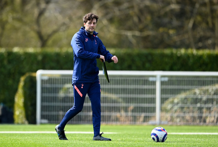 Lên thay Mourinho, HLV 29 tuổi của Tottenham nói gì? Lên thay Mourinho, HLV 29 tuổi của Tottenham nói gì?