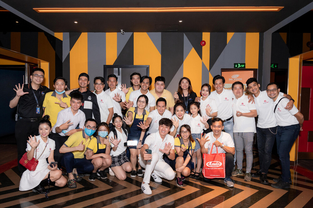 'Lật mặt: 48H' lại dính nạn quay lén: Lý Hải lên tiếng khẩn cầu khán giả giúp đỡ 'Lật mặt: 48H' lại dính nạn quay lén: Lý Hải lên tiếng khẩn cầu khán giả giúp đỡ