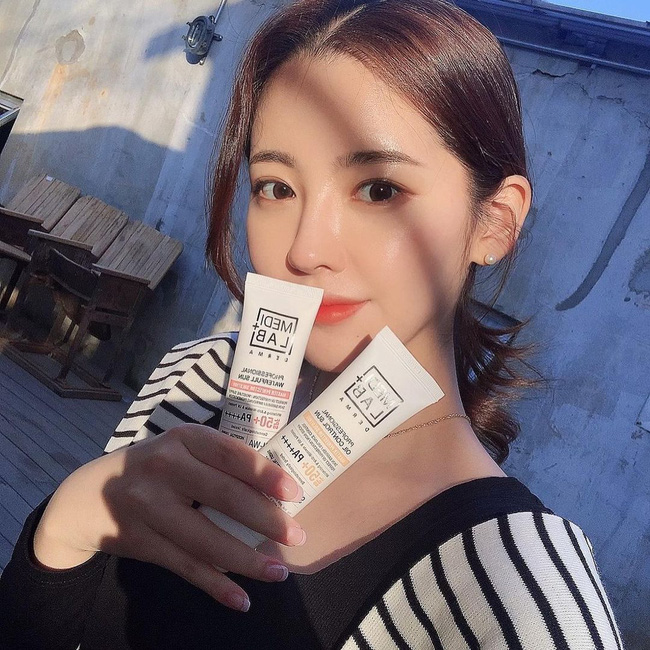 Các giáo sư da liễu chỉ ra 4 điều chị em phải 'khắc cốt ghi tâm' khi thoa kem chống nắng Các giáo sư da liễu chỉ ra 4 điều chị em phải 'khắc cốt ghi tâm' khi thoa kem chống nắng
