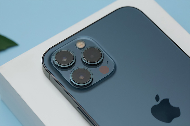Giá điện thoại Vsmart 'bốc hơi' cả triệu, iPhone 12 Pro Max khó bỏ qua trong dịp lễ - 1 Giá điện thoại Vsmart 'bốc hơi' cả triệu, iPhone 12 Pro Max khó bỏ qua trong dịp lễ - 1