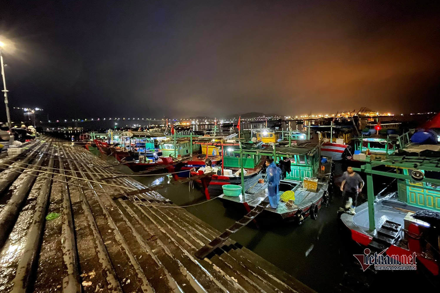 Chợ cá không ngủ nhộn nhịp nhất Hạ Long Chợ cá không ngủ nhộn nhịp nhất Hạ Long