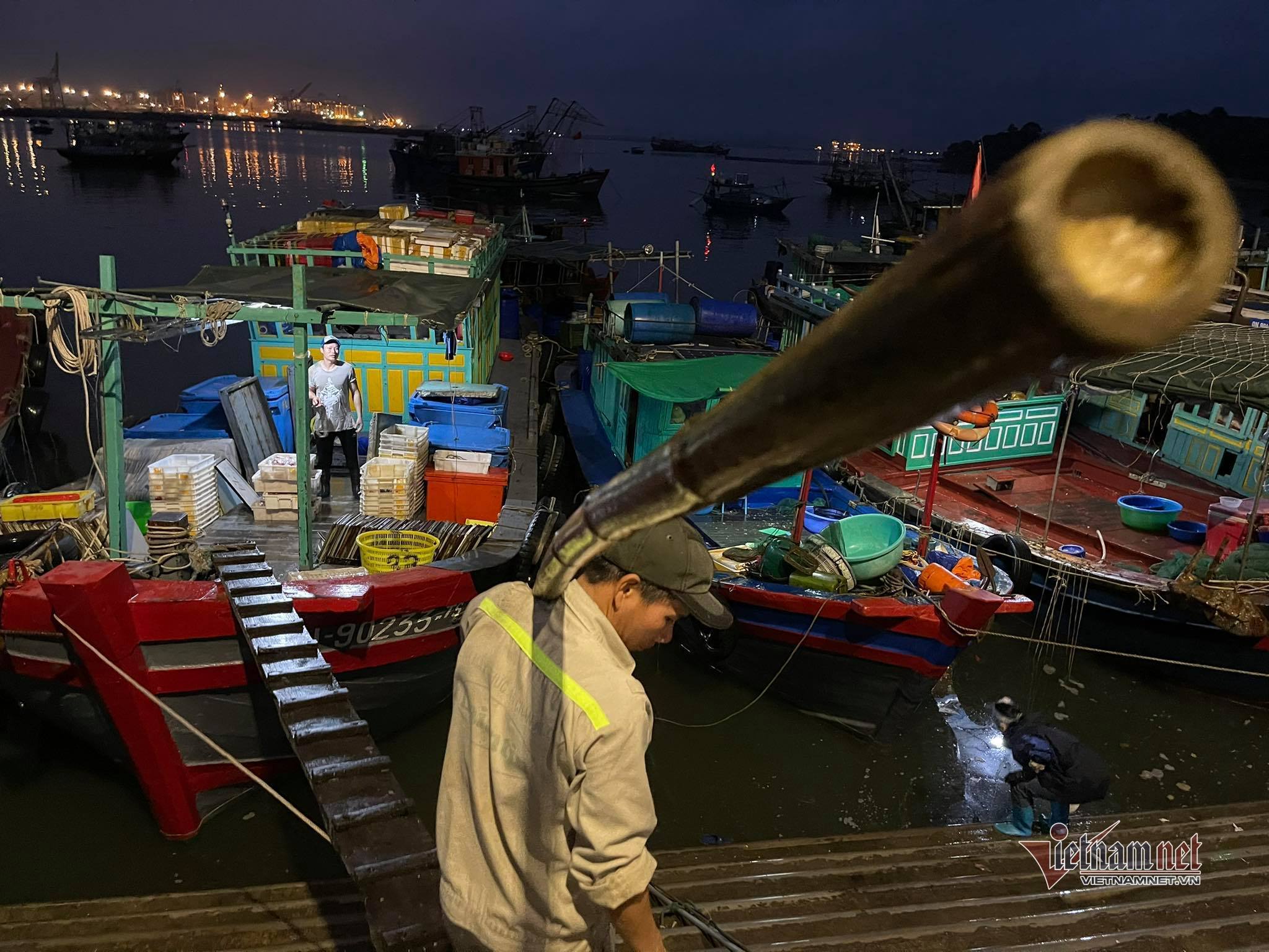 Chợ cá không ngủ nhộn nhịp nhất Hạ Long - 1 Chợ cá không ngủ nhộn nhịp nhất Hạ Long - 1