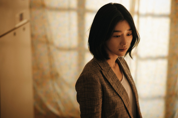 Bất chấp làn sóng tẩy chay, phim mới của Seo Ye Ji vẫn dẫn đầu doanh thu phòng vé xứ Hàn - 1 Bất chấp làn sóng tẩy chay, phim mới của Seo Ye Ji vẫn dẫn đầu doanh thu phòng vé xứ Hàn - 1