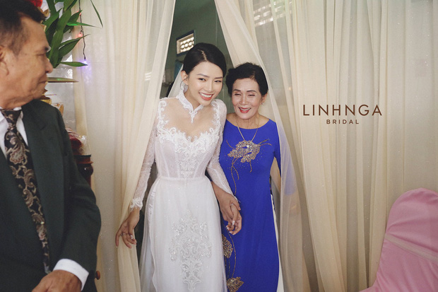 Đám cưới Phan Mạnh Quỳnh và vợ hot girl tại Nha Trang: Cô dâu khoe vòng 1 hững hờ, 'cẩu lương' ngập trời - 2 Đám cưới Phan Mạnh Quỳnh và vợ hot girl tại Nha Trang: Cô dâu khoe vòng 1 hững hờ, 'cẩu lương' ngập trời - 2