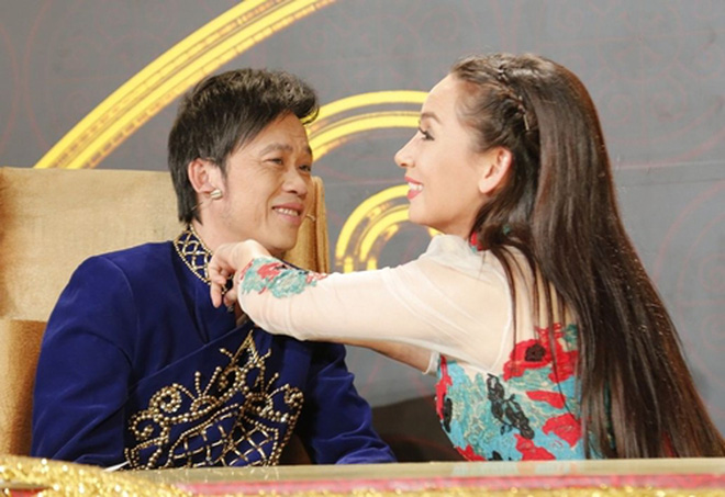 Sang tận nhà để xin hỏi cưới NS Hoài Linh, Phi Nhung nhận về 1 câu nói cực phũ của 'crush' - 1 Sang tận nhà để xin hỏi cưới NS Hoài Linh, Phi Nhung nhận về 1 câu nói cực phũ của 'crush' - 1