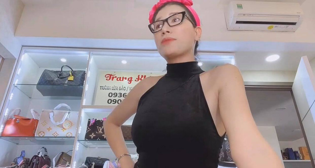Tưởng hết drama, nhưng không! Vợ ông Dũng 'lò vôi' tiếp tục đáp trả Trang Khàn: 'Có dịp hẹn mày ngoài đó tán cho vỡ mặt, đừng có ngồi đó chõ mỏ chửi người ta!' - 2 Tưởng hết drama, nhưng không! Vợ ông Dũng 'lò vôi' tiếp tục đáp trả Trang Khàn: 'Có dịp hẹn mày ngoài đó tán cho vỡ mặt, đừng có ngồi đó chõ mỏ chửi người ta!' - 2