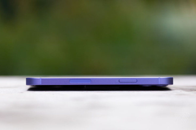 Ngắm full bộ ảnh iPhone 12 màu tím cùng AirTag vừa ra mắt, combo xịn xò mà iFan thế giới đang ao ước! - 2 Ngắm full bộ ảnh iPhone 12 màu tím cùng AirTag vừa ra mắt, combo xịn xò mà iFan thế giới đang ao ước! - 2