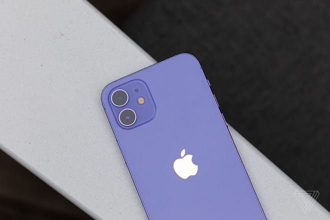 Ngắm full bộ ảnh iPhone 12 màu tím cùng AirTag vừa ra mắt, combo xịn xò mà iFan thế giới đang ao ước! - 4 Ngắm full bộ ảnh iPhone 12 màu tím cùng AirTag vừa ra mắt, combo xịn xò mà iFan thế giới đang ao ước! - 4