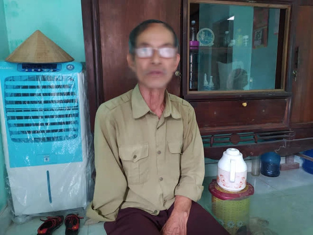 Cha mẹ nghi phạm sát hại bé 11 tuổi đau đớn: 'Hôm biết tin con trộm tiền, lại còn giết người, tôi khóc ngất vì không dám tin vào sự thật' Cha mẹ nghi phạm sát hại bé 11 tuổi đau đớn: 'Hôm biết tin con trộm tiền, lại còn giết người, tôi khóc ngất vì không dám tin vào sự thật'
