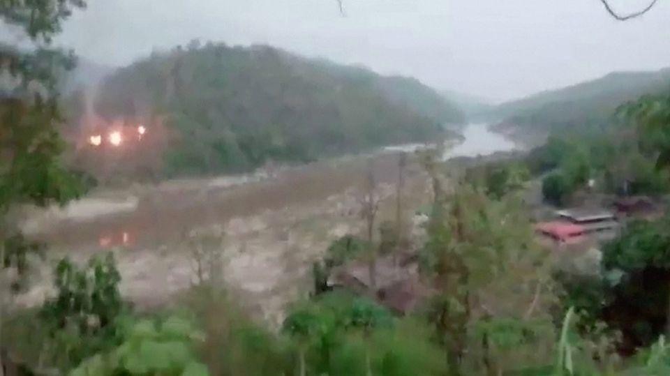 Giao tranh ở biên giới Myanmar-Thái Lan, lực lượng thiểu số đốt phá tiền đồn quân đội - 1 Giao tranh ở biên giới Myanmar-Thái Lan, lực lượng thiểu số đốt phá tiền đồn quân đội - 1