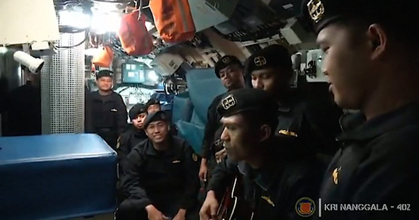Indonesia công bố đoạn video đau lòng, trục vớt thi thể nạn nhân từ biển sâu Indonesia công bố đoạn video đau lòng, trục vớt thi thể nạn nhân từ biển sâu