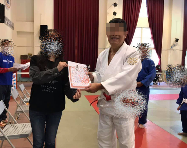 Cậu bé 7 tuổi chết não sau khi bị thầy giáo và bạn tập quật ngã 27 lần trong lớp Judo - 2 Cậu bé 7 tuổi chết não sau khi bị thầy giáo và bạn tập quật ngã 27 lần trong lớp Judo - 2