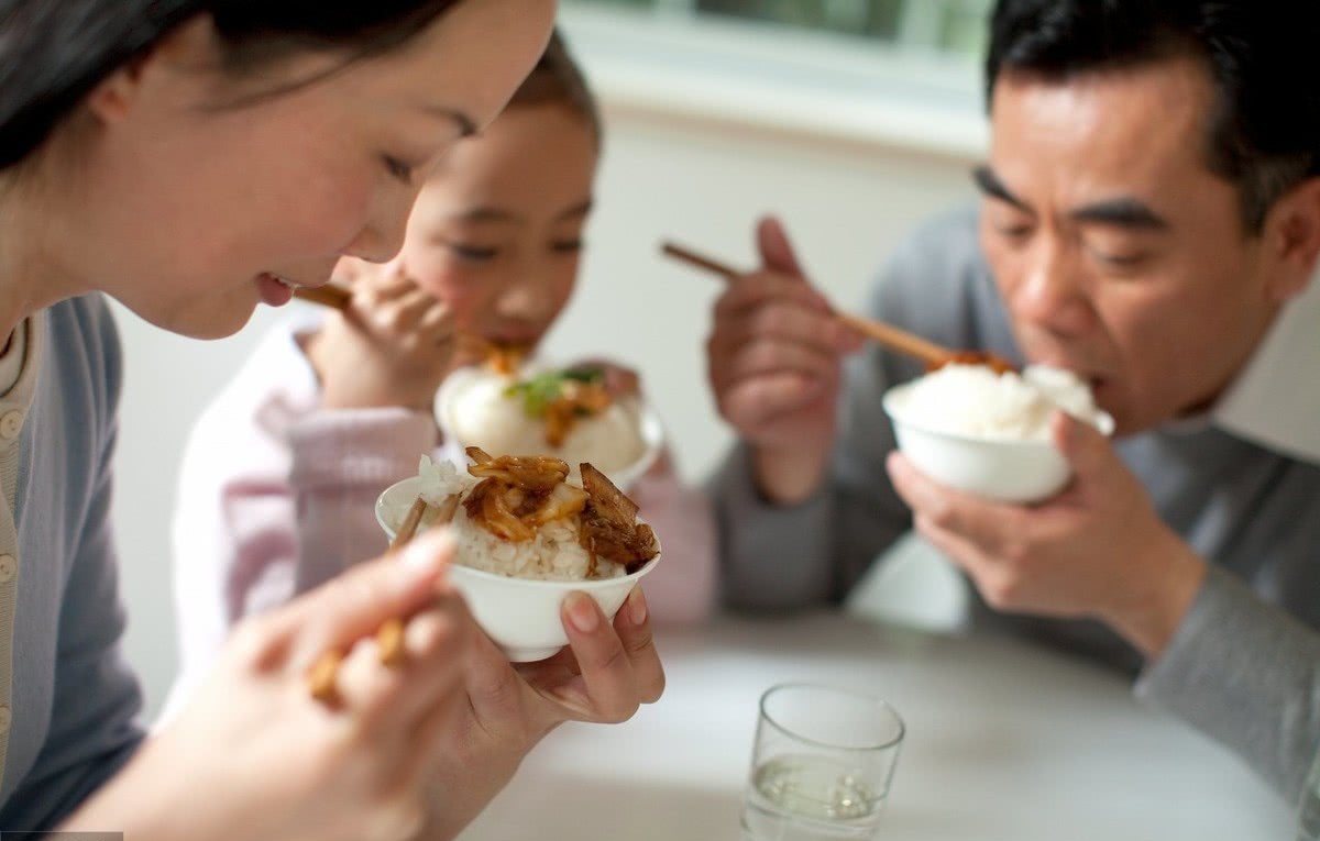 2 vợ chồng cùng nhập viện do ăn đồ thừa để qua đêm: Bác sĩ cảnh báo 4 món càng để lâu trong mùa hè càng dễ gây hại nội tạng - 1 2 vợ chồng cùng nhập viện do ăn đồ thừa để qua đêm: Bác sĩ cảnh báo 4 món càng để lâu trong mùa hè càng dễ gây hại nội tạng - 1