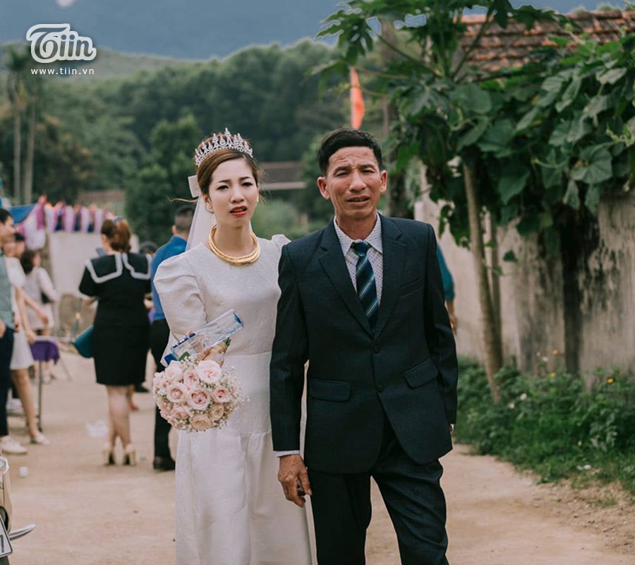 Bố tiễn con gái về nhà chồng, vừa quay lưng đã khóc nức nở: Con gái đúng là 'người tình kiếp trước của bố' - 1 Bố tiễn con gái về nhà chồng, vừa quay lưng đã khóc nức nở: Con gái đúng là 'người tình kiếp trước của bố' - 1