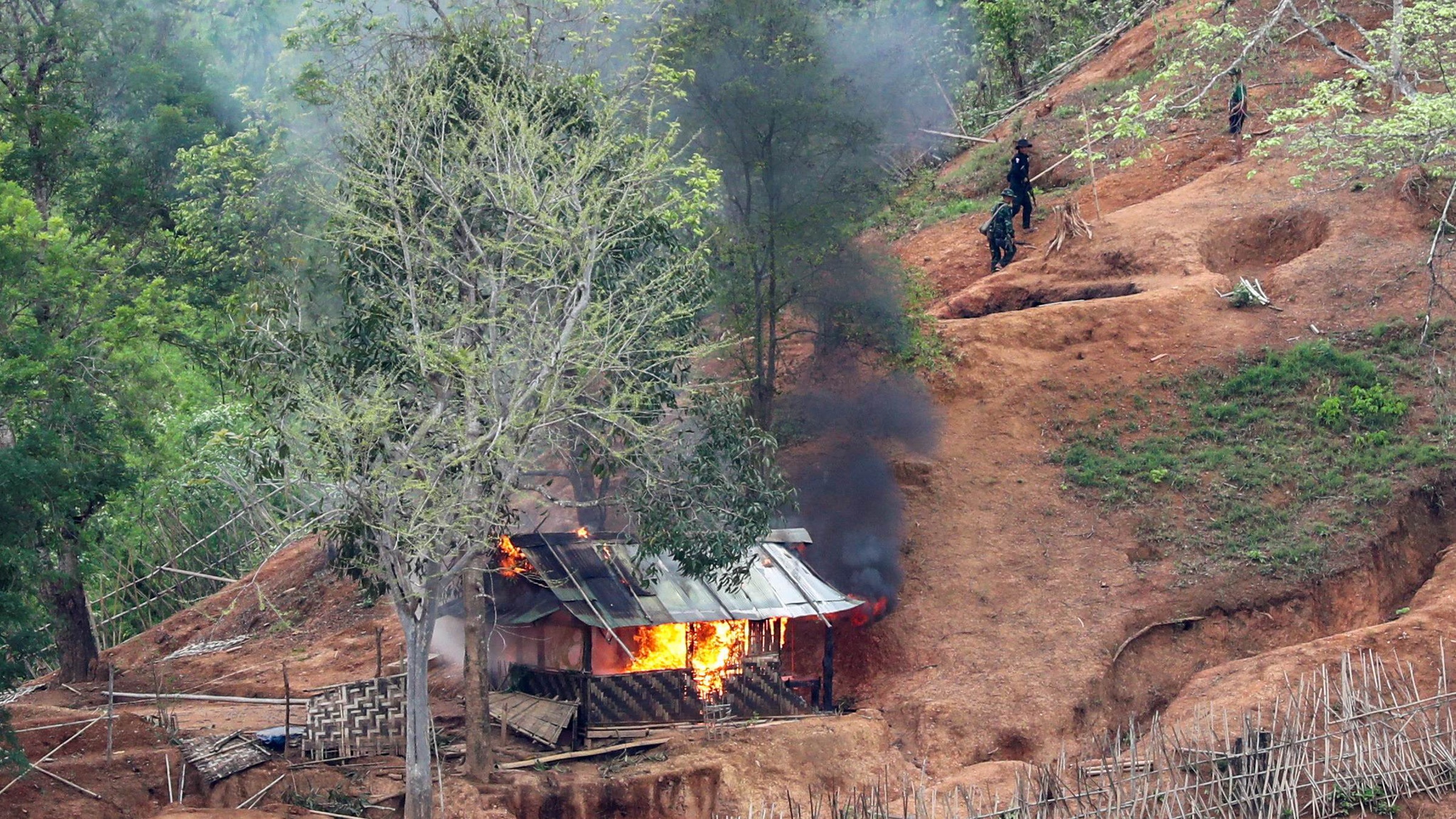 Hai căn cứ không quân Myanmar bị tấn công Hai căn cứ không quân Myanmar bị tấn công