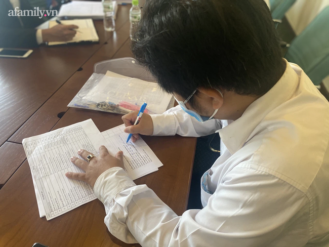 Khách nước ngoài đang cách ly tại TP.HCM cần cấp cứu nhưng bệnh viện chần chừ vì... sợ không có tiền trả Khách nước ngoài đang cách ly tại TP.HCM cần cấp cứu nhưng bệnh viện chần chừ vì... sợ không có tiền trả