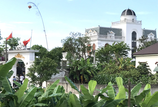 Chân dung nghi phạm bắn chết 2 người lạ trước cổng nhà - 2 Chân dung nghi phạm bắn chết 2 người lạ trước cổng nhà - 2
