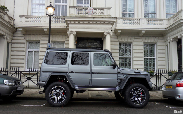 Cặp đôi Mercedes-Benz G-Class về Việt Nam: Một 'khủng long' thực thụ, đời xe gây chú ý - 2 Cặp đôi Mercedes-Benz G-Class về Việt Nam: Một 'khủng long' thực thụ, đời xe gây chú ý - 2