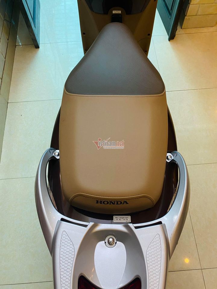 Honda SH 2008 màu sôcôla giá hơn 250 triệu đồng gây sốt - 5 Honda SH 2008 màu sôcôla giá hơn 250 triệu đồng gây sốt - 5
