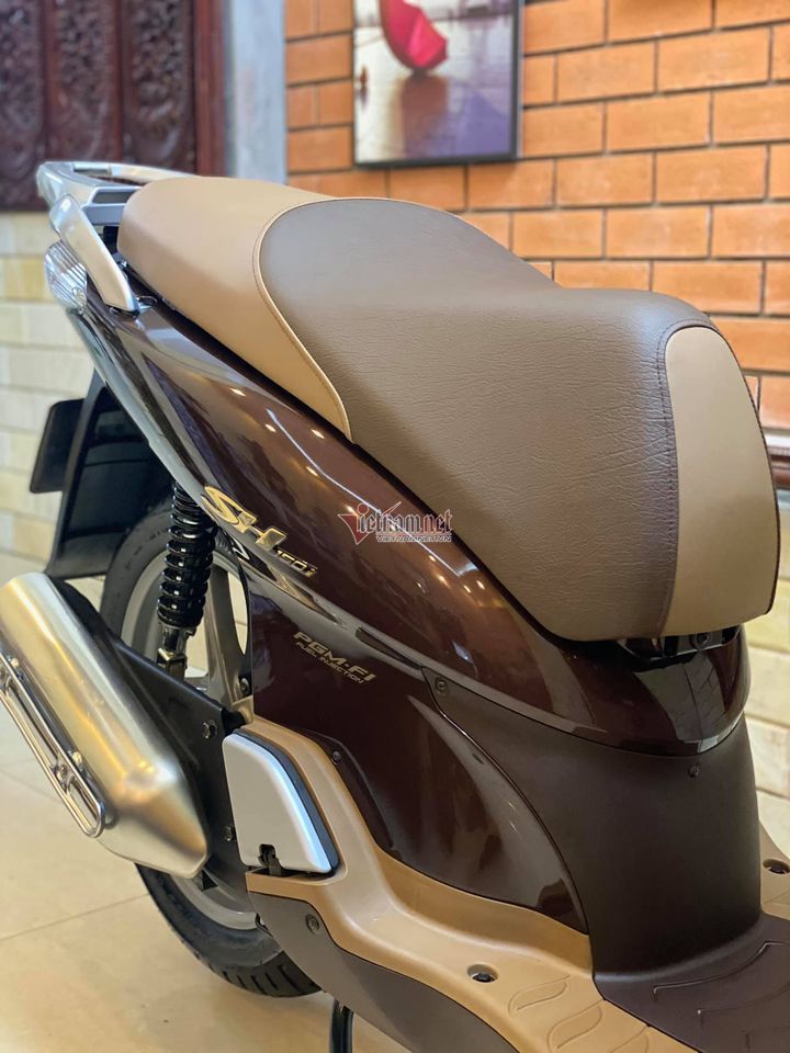 Honda SH 2008 màu sôcôla giá hơn 250 triệu đồng gây sốt - 4 Honda SH 2008 màu sôcôla giá hơn 250 triệu đồng gây sốt - 4