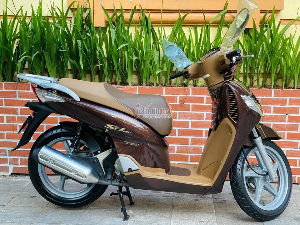 Honda SH 2008 màu sôcôla giá hơn 250 triệu đồng gây sốt - 2 Honda SH 2008 màu sôcôla giá hơn 250 triệu đồng gây sốt - 2