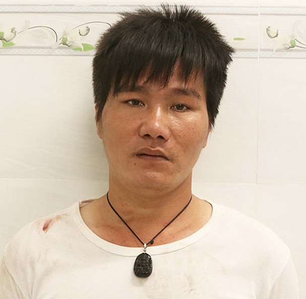 Nổ súng khống chế kẻ cầm dao chống trả công an Nổ súng khống chế kẻ cầm dao chống trả công an