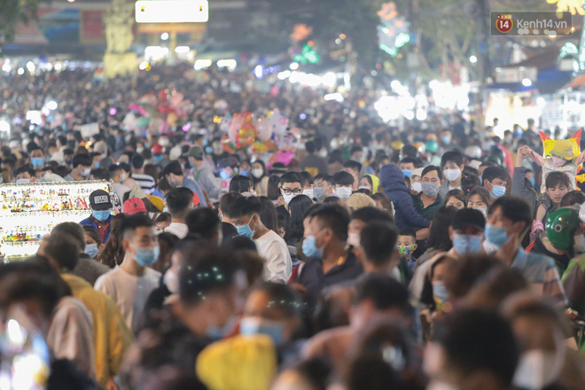Dòng người 'đông không thể tưởng tượng được' ở Đà Lạt: Đi ngang chợ đêm thôi tôi đã phải hốt hoảng! - 4 Dòng người 'đông không thể tưởng tượng được' ở Đà Lạt: Đi ngang chợ đêm thôi tôi đã phải hốt hoảng! - 4